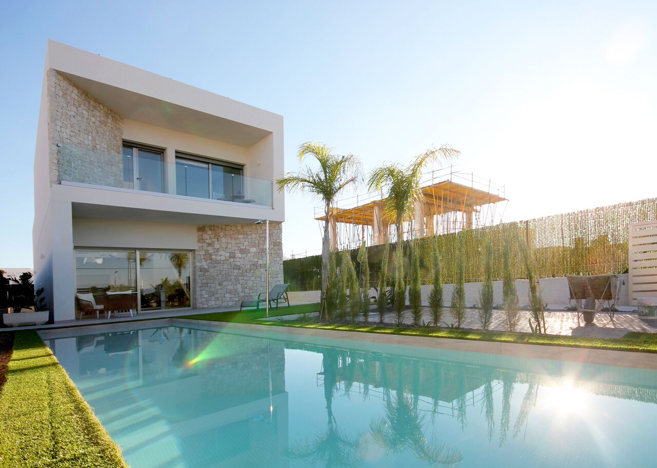 Mediterranean style villas for sale in Benijofar, Alicante, Costa Blanca