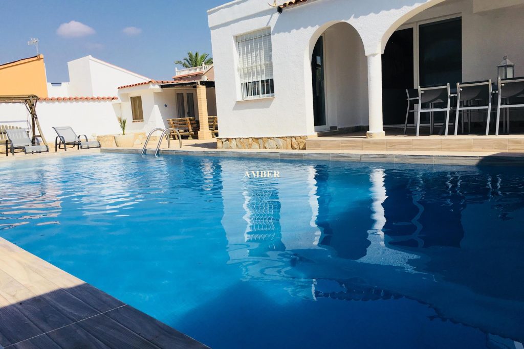 Holiday villa with privat pool