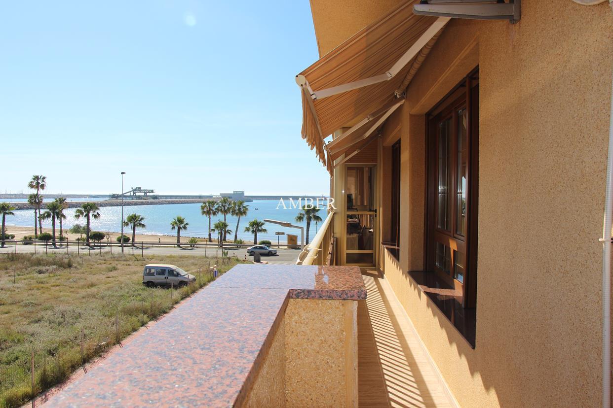 Penthouse with sea view in Torrevieja