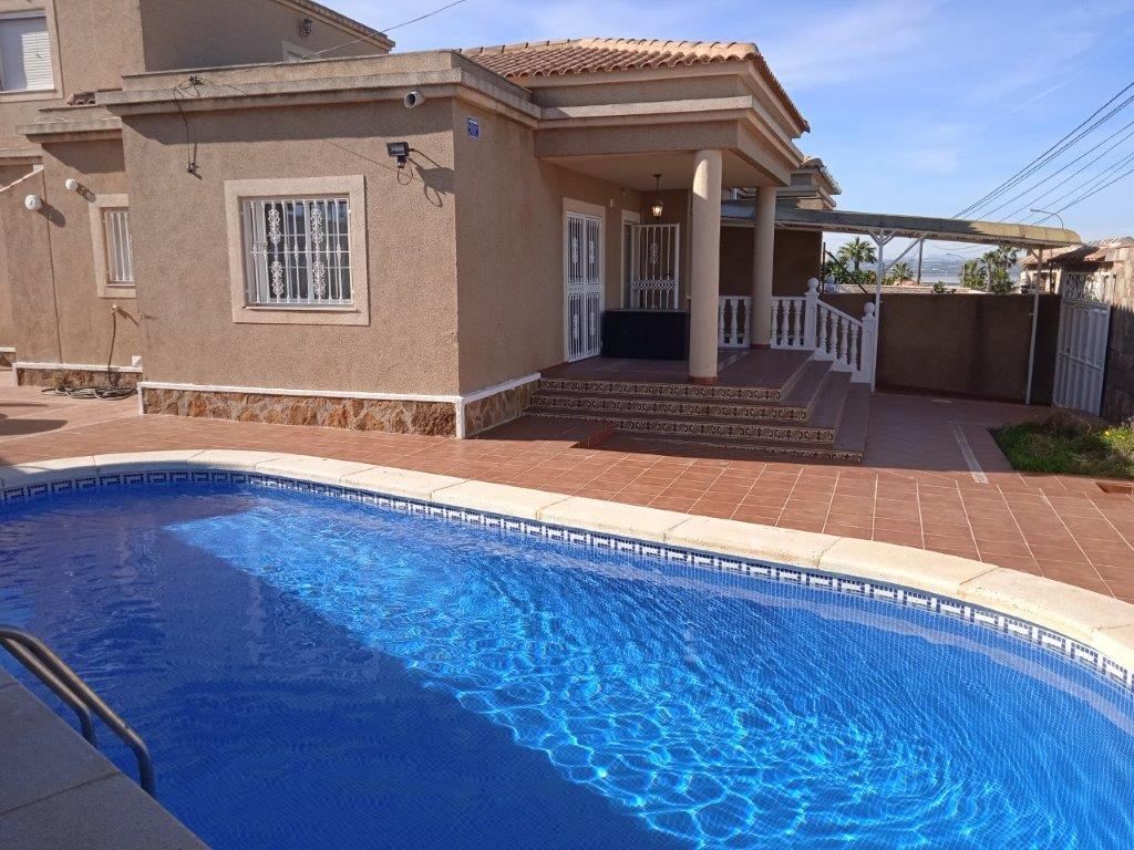Detached villa with private swimming pool, El Chaparral