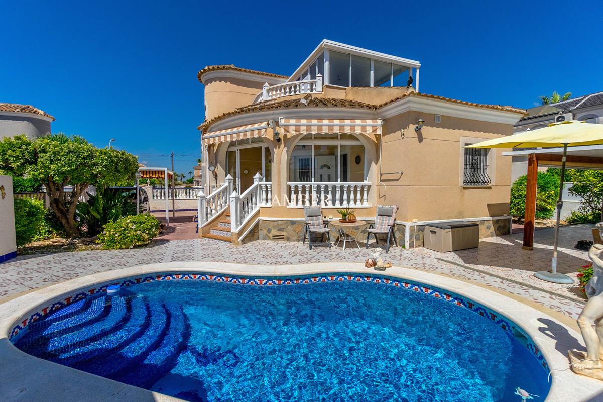 Charming independent villa with private pool