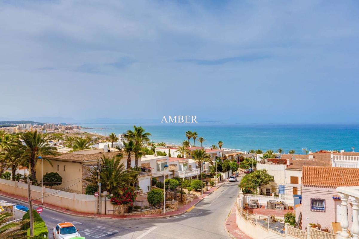 Very cozy townhouse with sea views 350 meters from La Mata beach