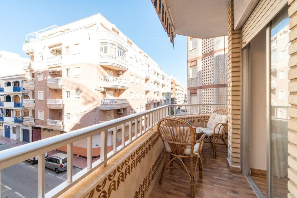 Spacious apartment 200m from the beach