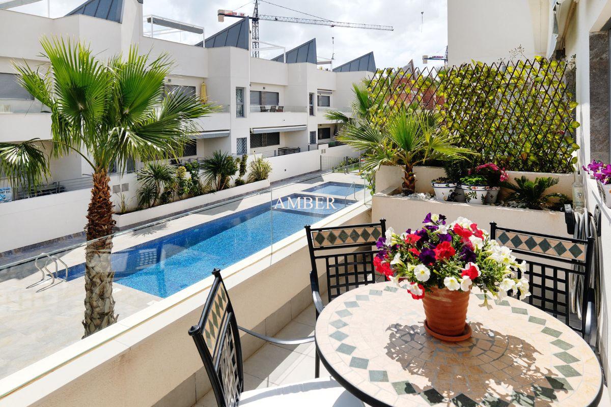 Beautiful top floor apartment with solarium, pool views and south east orientation