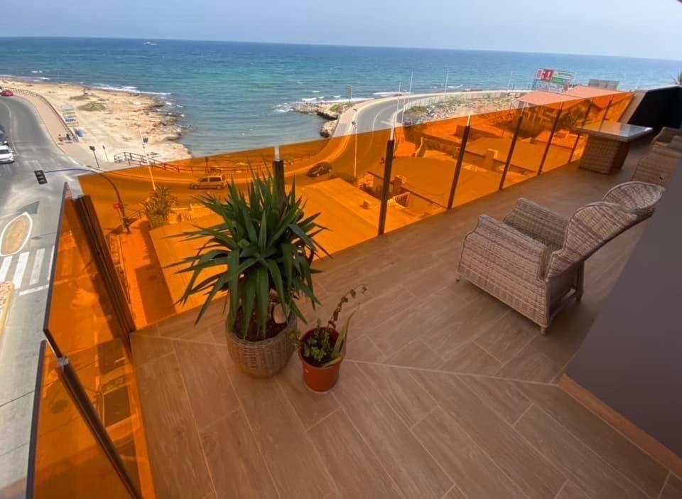 Silvia apartamento de lujo en primera línea de playa, Torrevieja